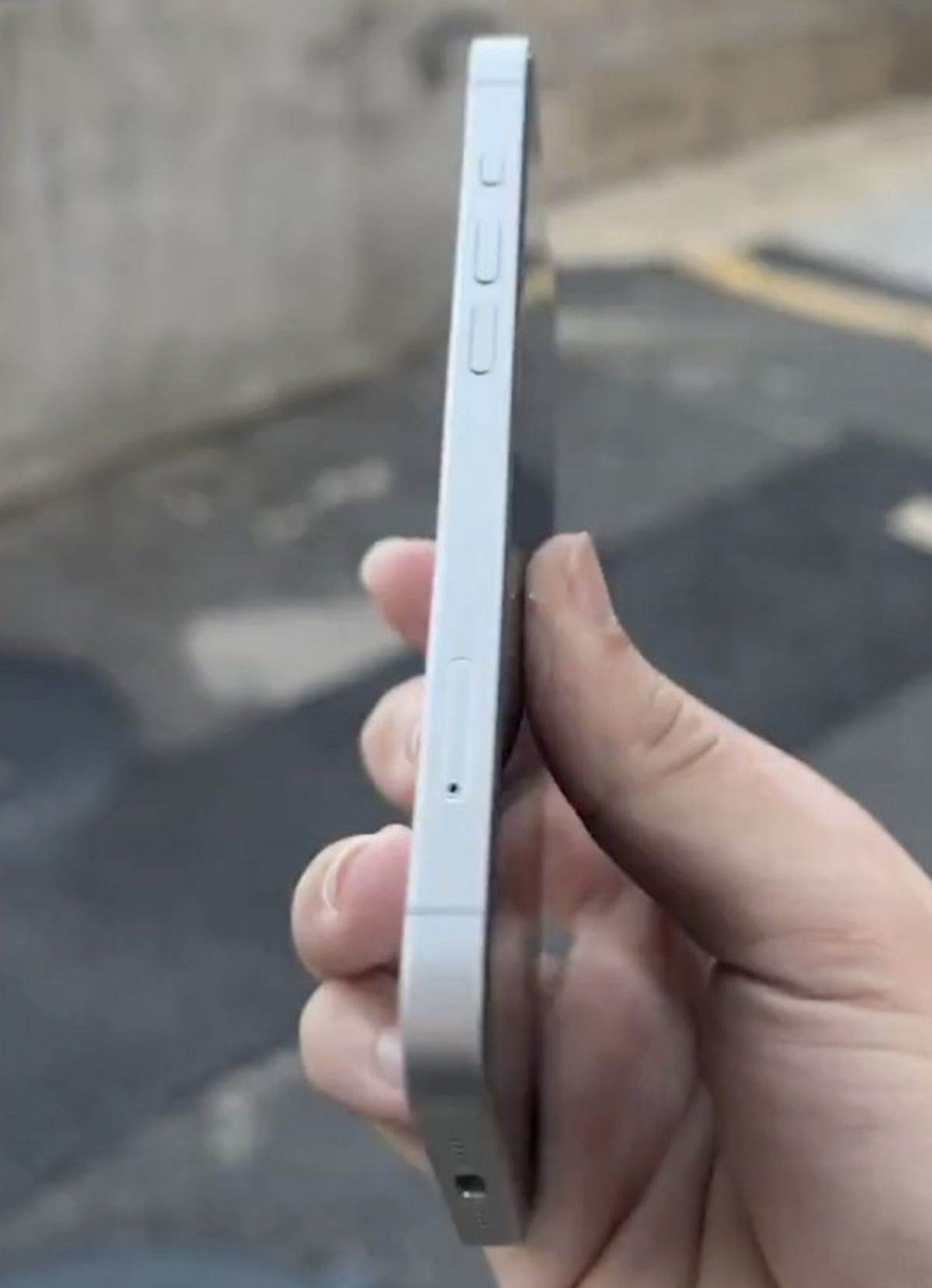 iPhone 4 SE _ Foto X.com MajinBuOfficial (2).jpg