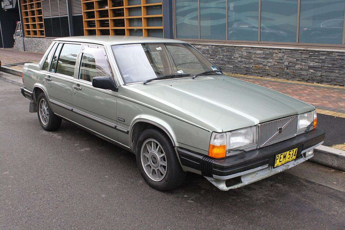 Volvo 760 GLE _ Foto Wikimedia Jeremy.jpg