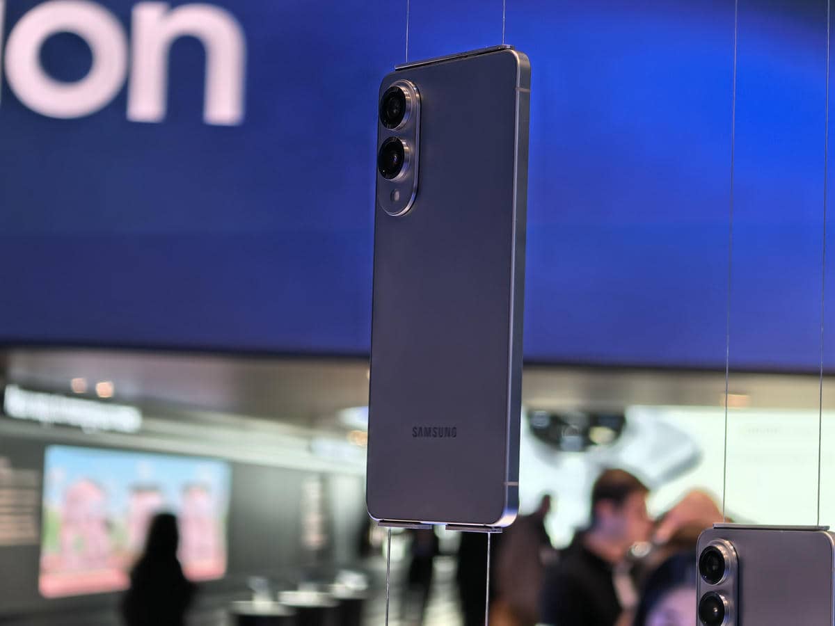 Samsung Galaxy S25 Edge MWC 2025 uživo slika 1.jpg