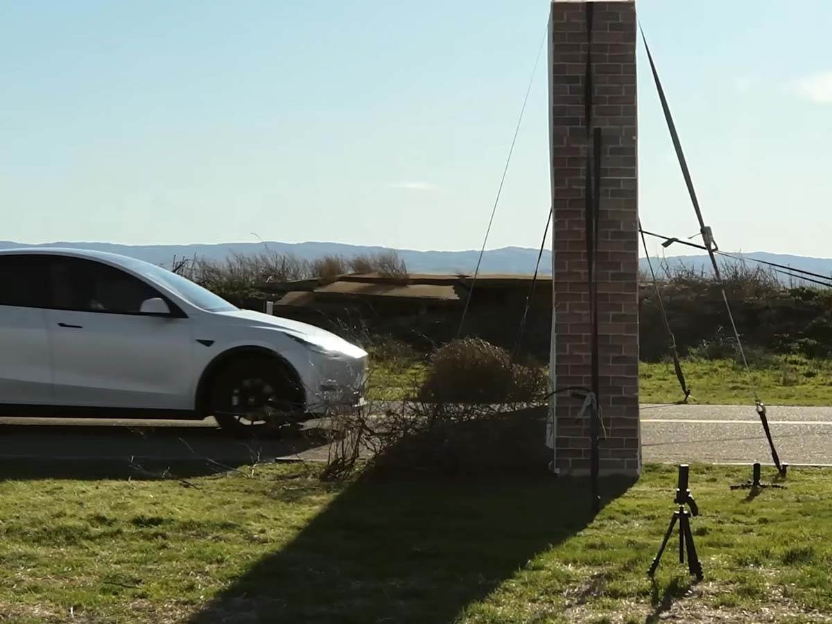 Can You Fool A Self Driving Car_ 15-45 screenshot (1).jpg