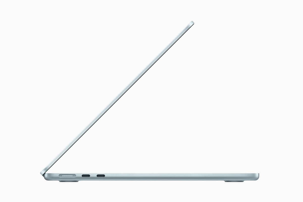 Apple-MacBook-Air-side-view-250305.jpg
