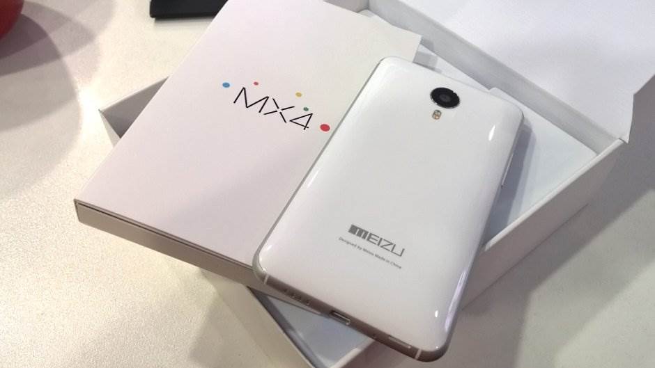 ČUVENI KINESKI PROIZVOĐAČ UKIDA PUNJAČ, SLUŠALICE I MASKU iz prodajnog paketa svih novih telefona!