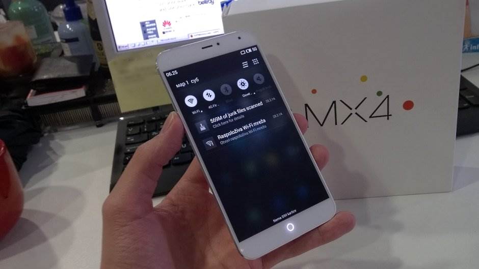 ČUVENI KINESKI PROIZVOĐAČ UKIDA PUNJAČ, SLUŠALICE I MASKU iz prodajnog paketa svih novih telefona!