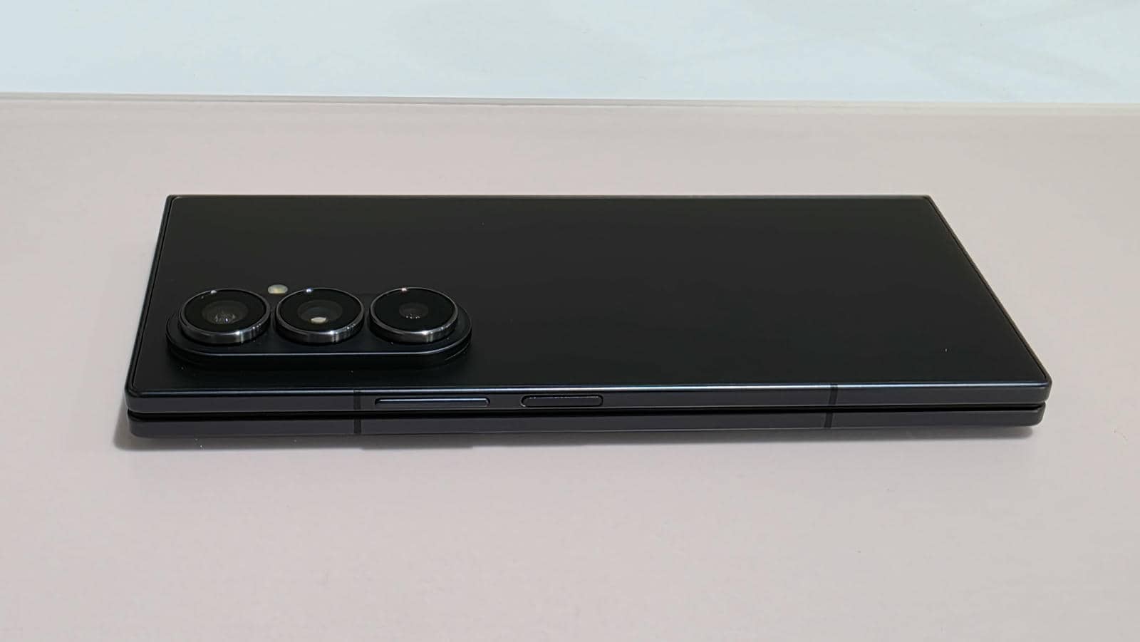 Samsung Galaxy Z Fold7 dizajn uživo 8.jpg