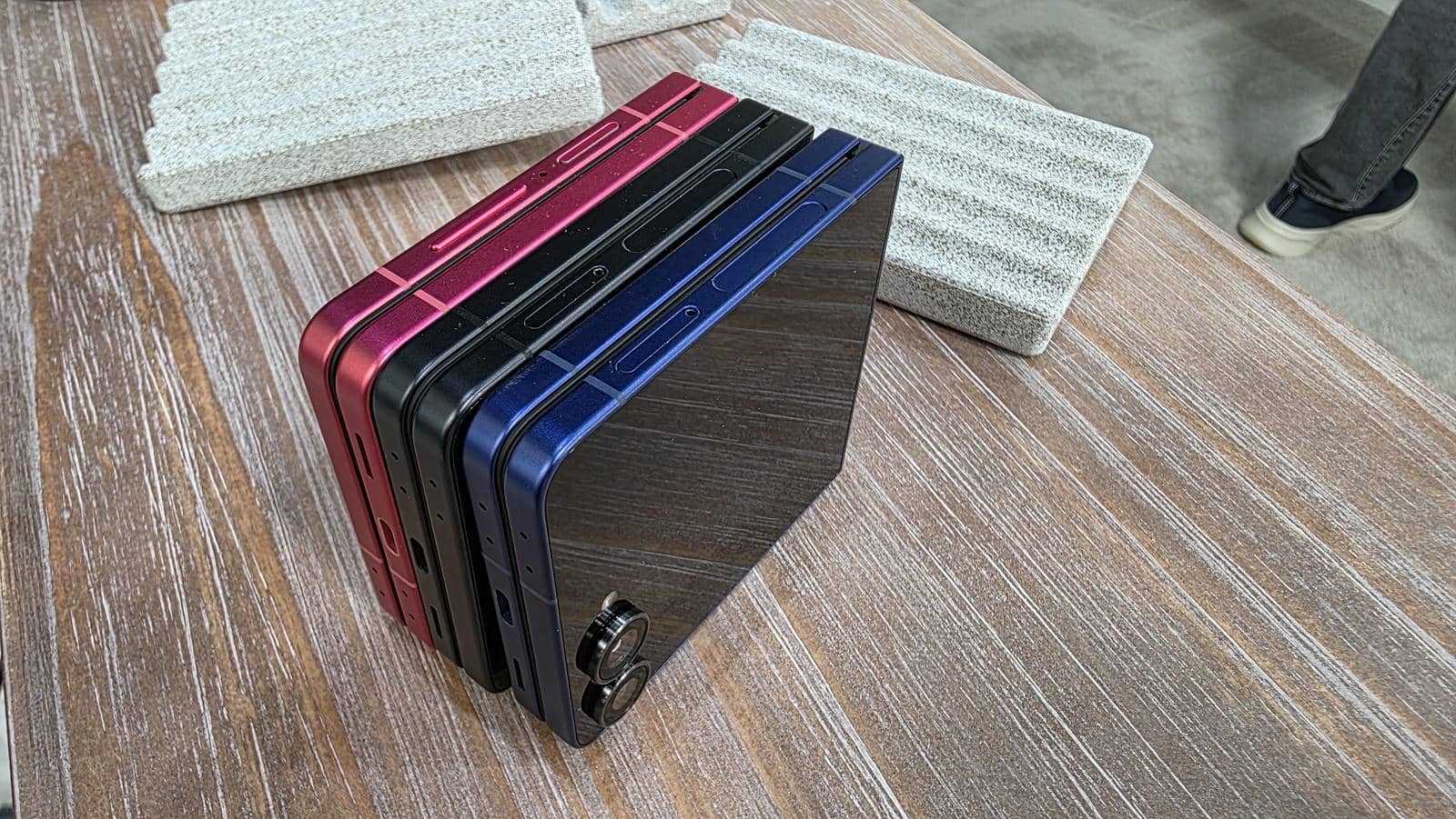 Samsung Galaxy Z Flip7 dizajn uživo 15.jpg