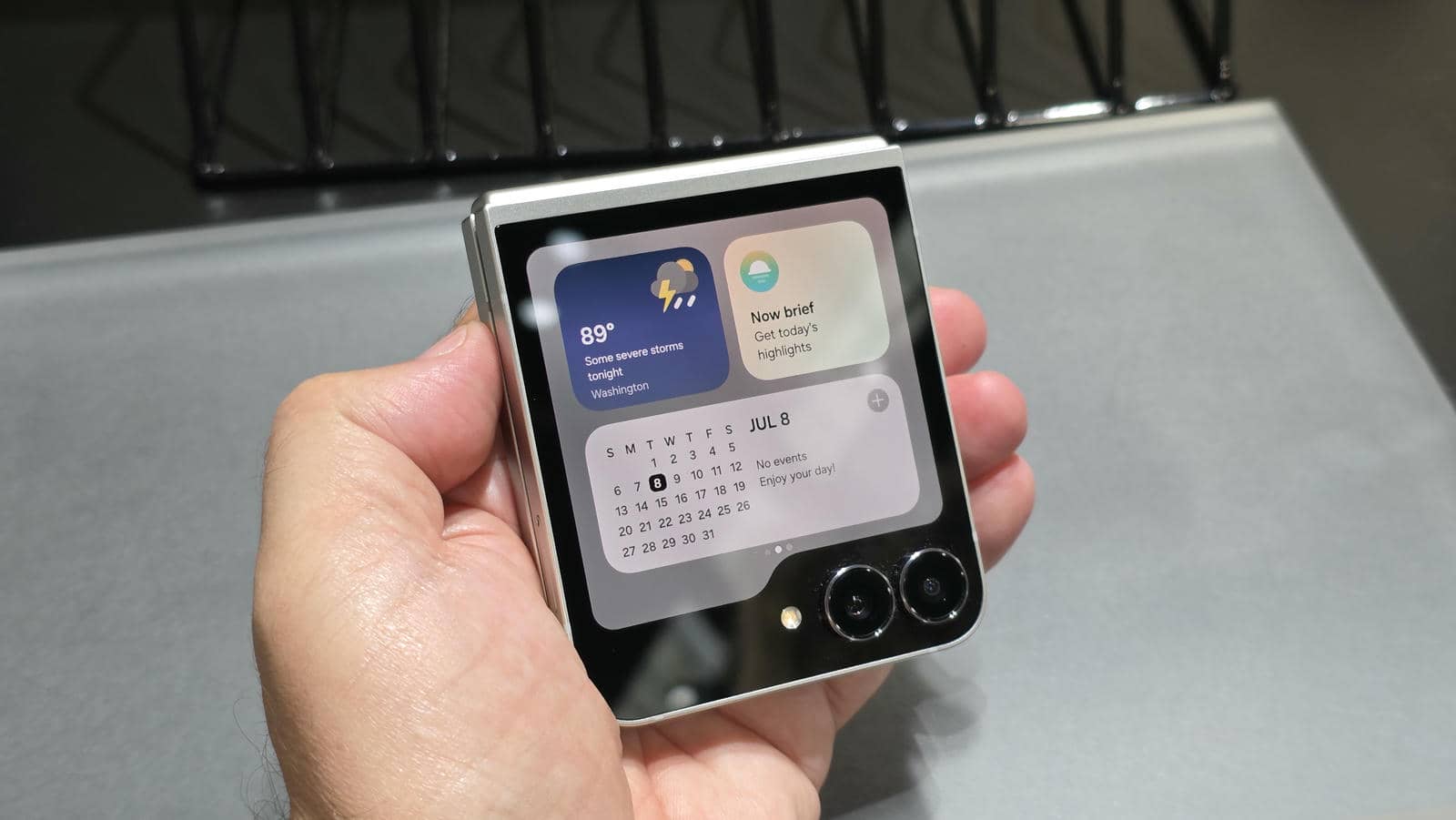 Samsung Galaxy Z Flip7 FE dizajn uživo 1.jpg