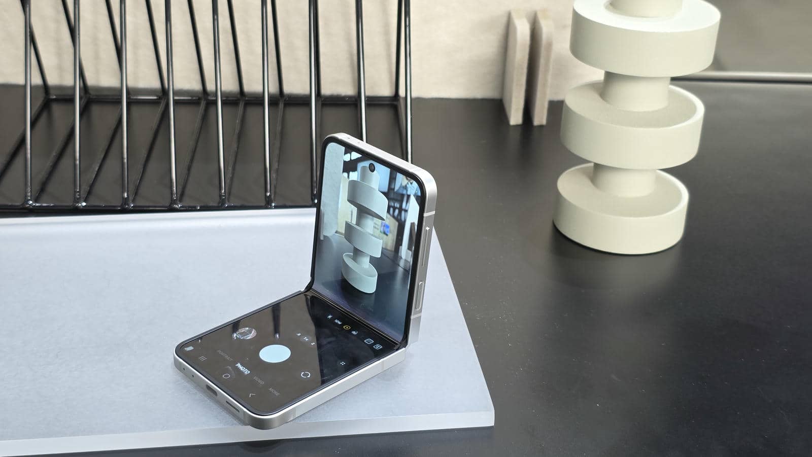 Samsung Galaxy Z Flip7 FE dizajn uživo 3.jpg