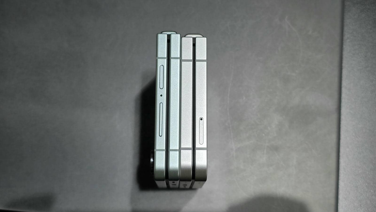 Samsung Galaxy Z Flip7 FE dizajn uživo 5.jpg