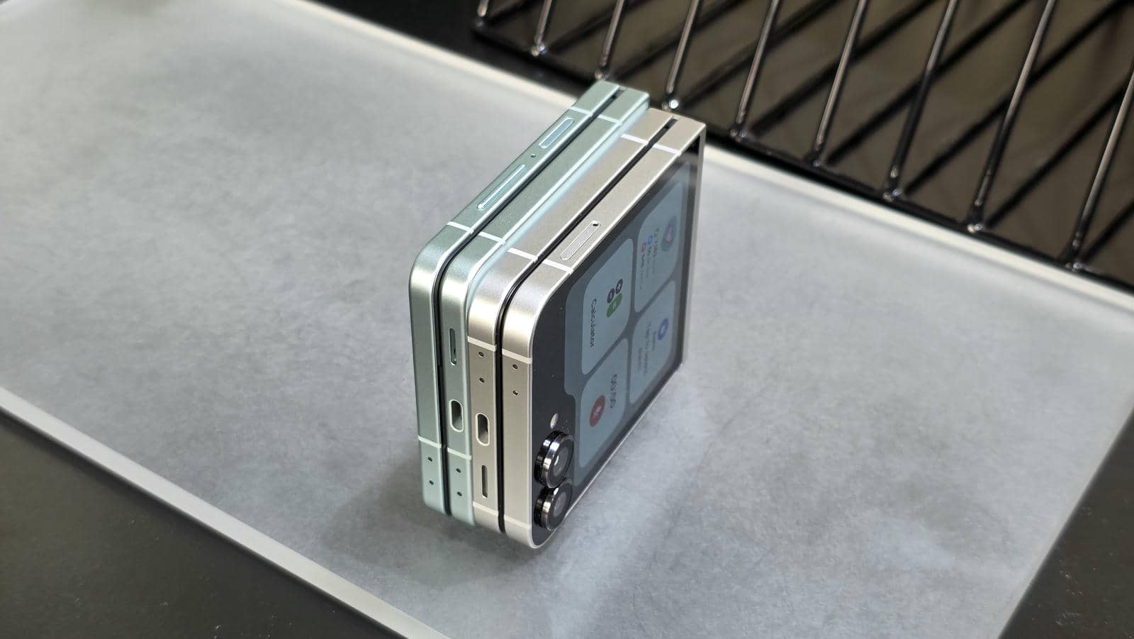 Samsung Galaxy Z Flip7 FE dizajn uživo 6.jpg