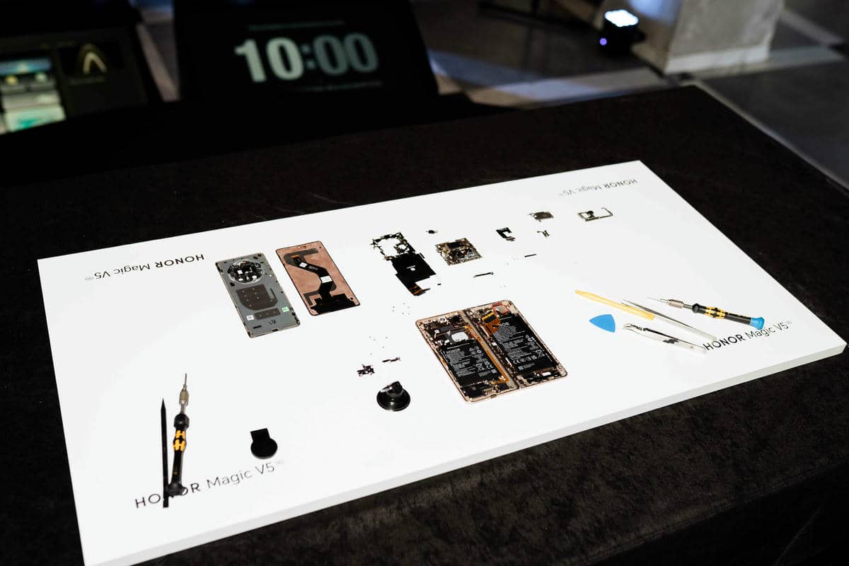 HONOR Magic V5 - rasklopljen.jpg
