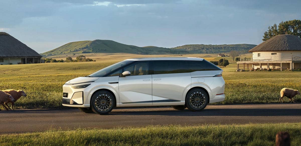 XPeng X9 PowerX slika 8.jpg