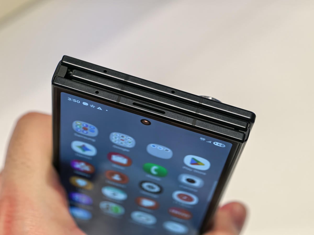 Samsung Galaxy Z TriFold na MWC s3.jpg