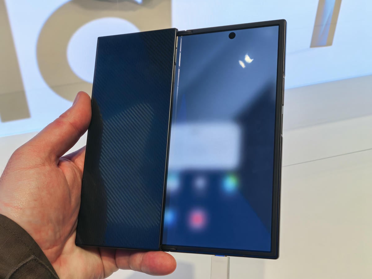 Samsung Galaxy Z TriFold na MWC s7.jpg