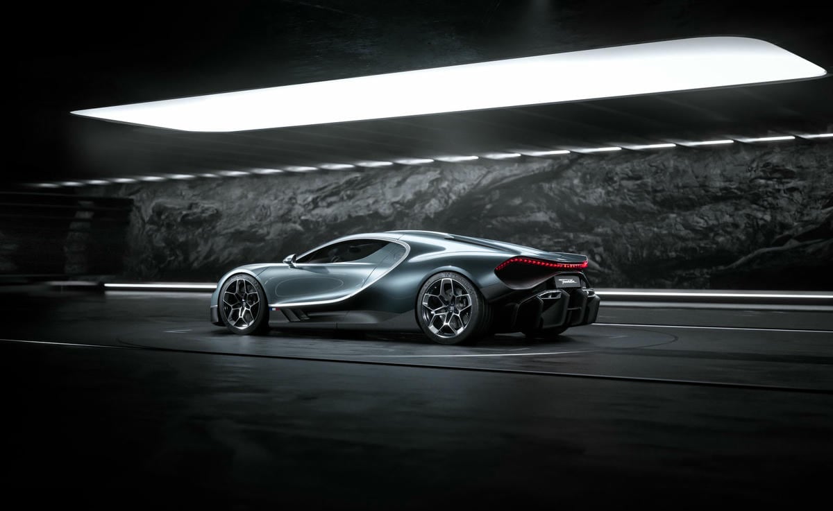 06 BUGATTI-World-Premiere-Presskit-Images (1).jpg