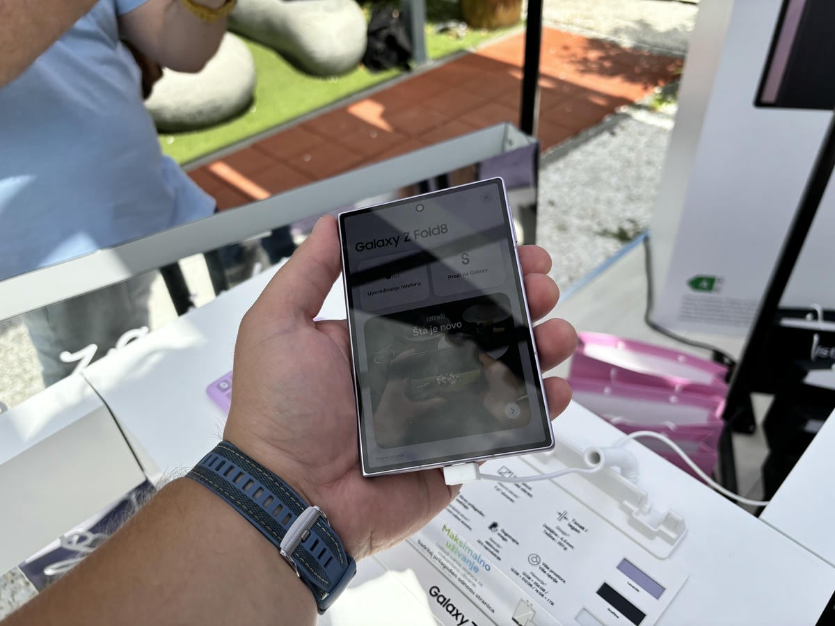 Samsung premijera slika 1.jpg