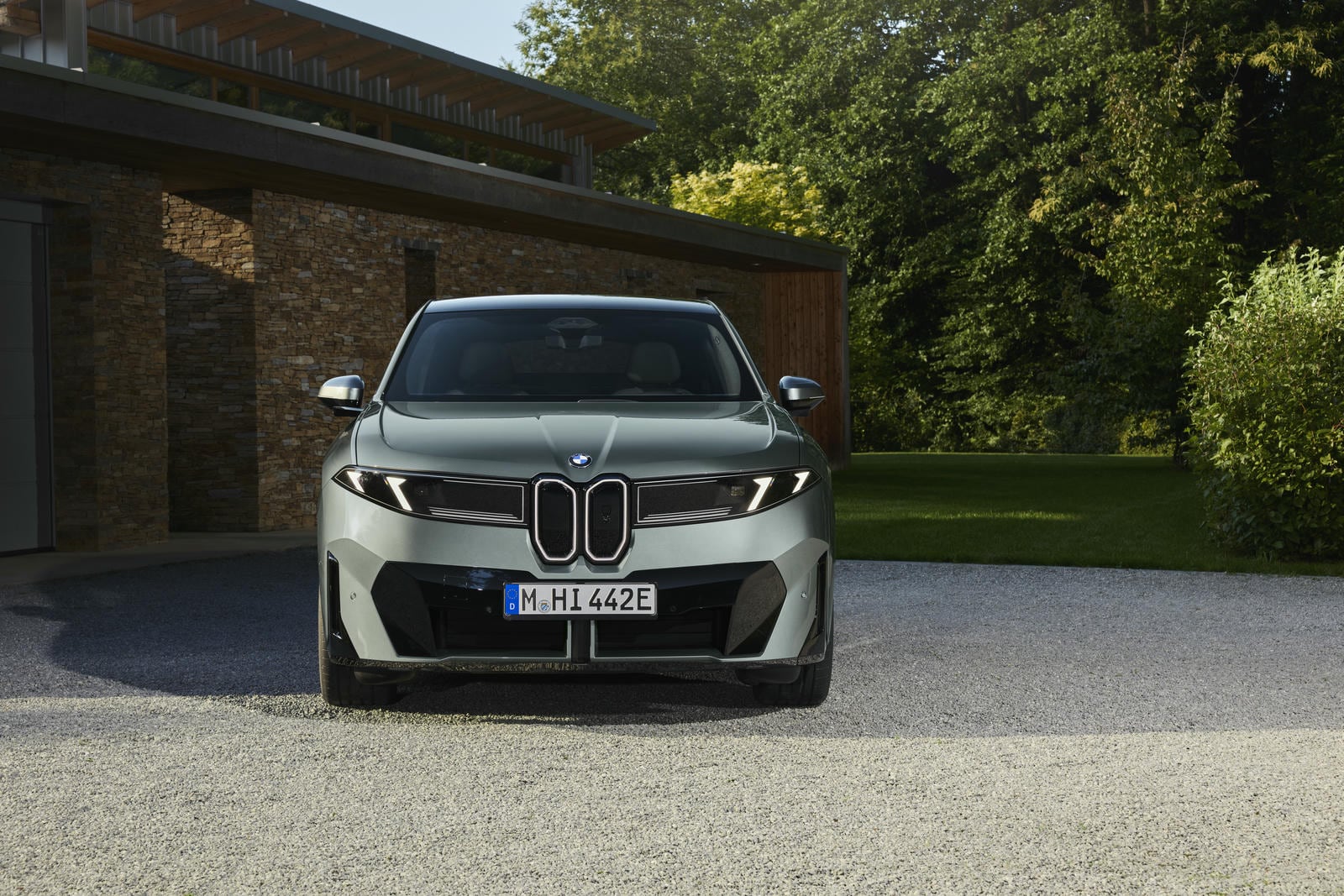 P90655786_highRes_bmw-ix4-50-xdrive-st.jpg
