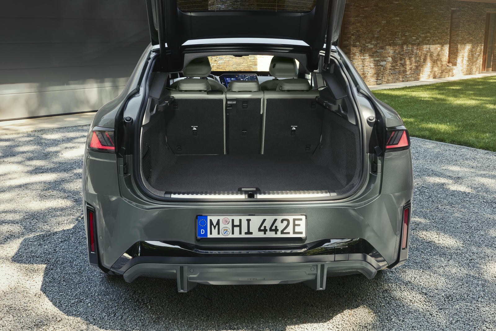 P90655819_highRes_bmw-ix4-50-xdrive-in.jpg