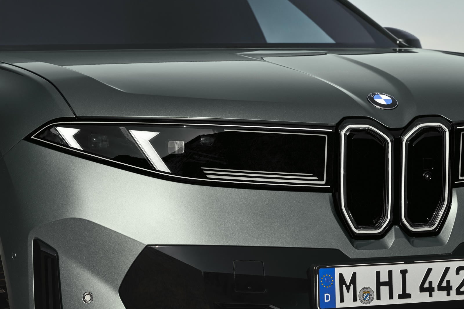 P90655817_highRes_bmw-ix4-50-xdrive-in.jpg