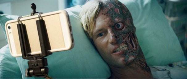 Selfi štap umesto oružja na Tumblr slikama