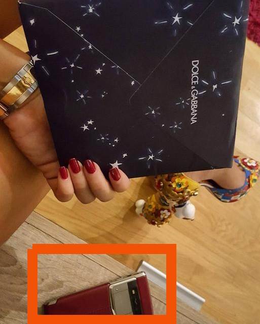 Soraja slike Vertu Signature