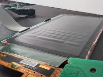 Naučnici izumeli FPH ekran sa ispupčenjima tastature i tastera