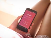 Instagram, telefon, devojka