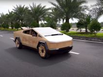 Tesla Cybertruck od drveta _ Foto ND-WoodArt