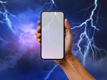 Korišćenje telefona dok grmi