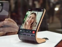 Motorola _ savitljivi telefon _ adaptivni displej _ Foto Twitter @gogiinc (1).jpg