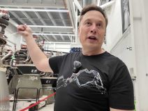 Ilon Mask obilazak Starfactory fabrike