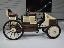 Lohner-Porsche Mixte _ prvi hibrid _ Foto Wikimedia Autoviva.jpg