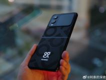 Huawei nova Flip _ telefon na preklop _ Foto Weibo (1).jpg