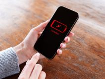 Telefon _ prazna baterija _ Foto Shutterstock.jpg