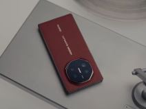 Huawei Mate XT _ Foto YouTube Sparrows News (1).jpg