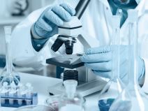 Laboratorija _ mikroskop _ Foto Shutterstock.jpg