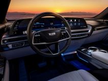 Cadillac LYRIQ _ ekran _ komandna tabla _ Foto Cadillac.jpg