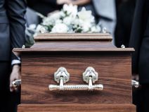 sahrana _ mrtvački sanduk _ kovčeg _ shutterstock.jpg