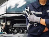 Automobil _ automehaničar _ Foto Shutterstock.jpg