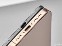 Oppo Find N5 _ tanak telefon na preklop _ Foto PrintScreen Weibo.jpg