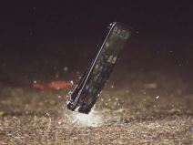 Pad telefona na asfalt