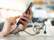 Punjenje telefona na javnom mestu