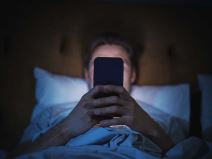 Korišćenje telefona pred spavanje