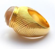 Ungaro pametan prsten dizajnirao je Omate, a cena mu je do 2.000 dolara