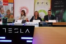 Predstavljeni prvi interaktivni obrazovni portal u Srbiji Maša i Raša