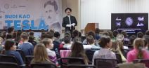 Tesla Karavan: Osnovci u Srbiji oduševljeni Tesla karavanom