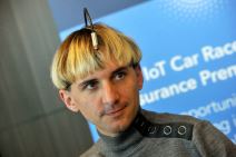 Kiborg Nil Harbison antena na glavi