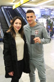 Dušan Tadic polomio telefon Huawei poklonio Mate 10 Pro