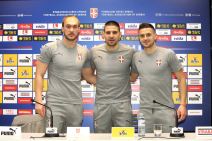 Dušan Tadic polomio telefon Huawei poklonio Mate 10 Pro