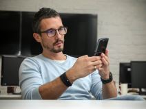 motorola razr 5g test cena 1380 evra 179990 rsd kako radi savitljivi telefon preklop android smartfo