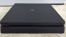 Sony PlayStation 4 Slim slike